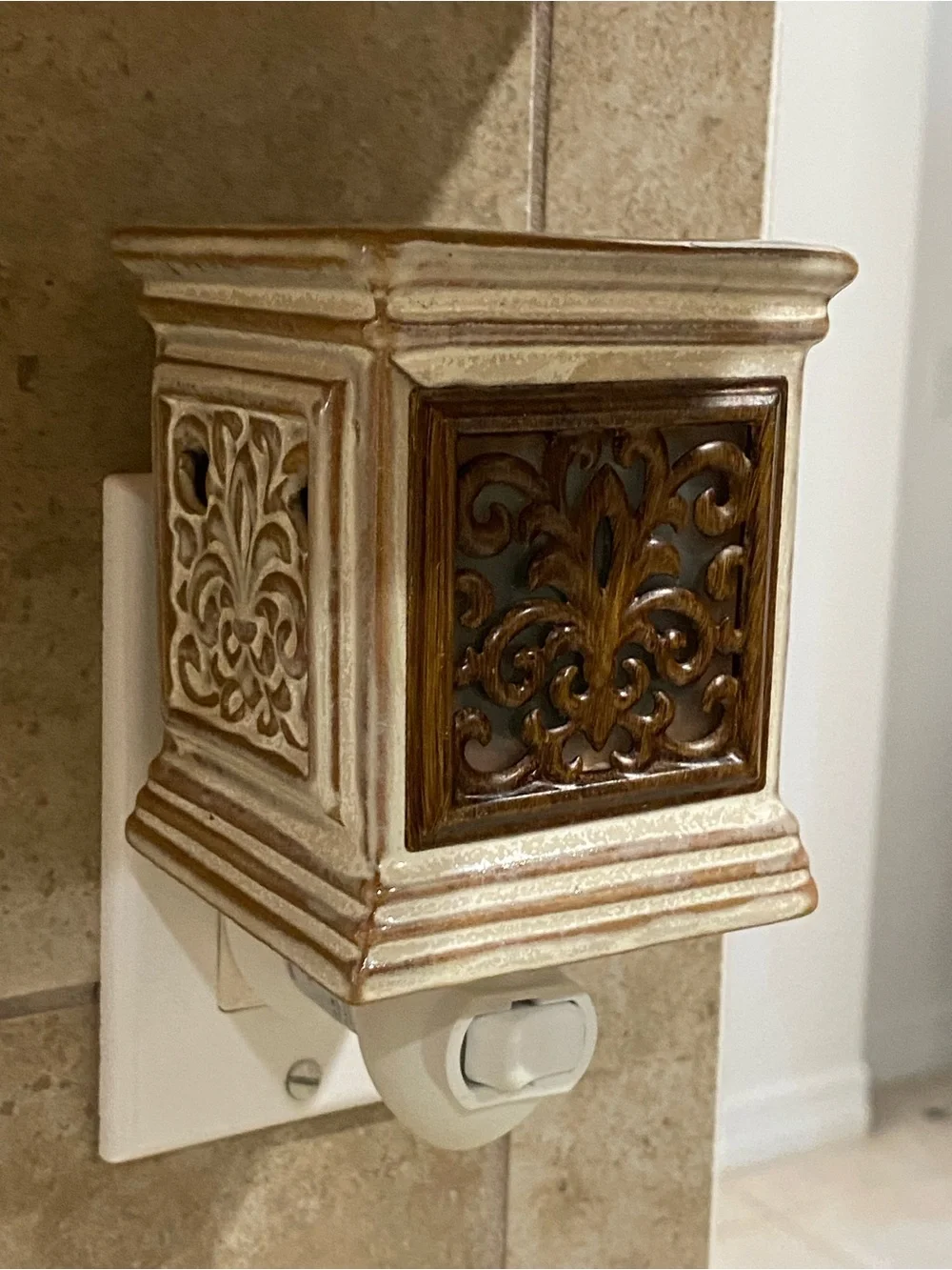 Wax Mini Warmer Plug-in Nightlight Ceramic Cream Brown Rustic